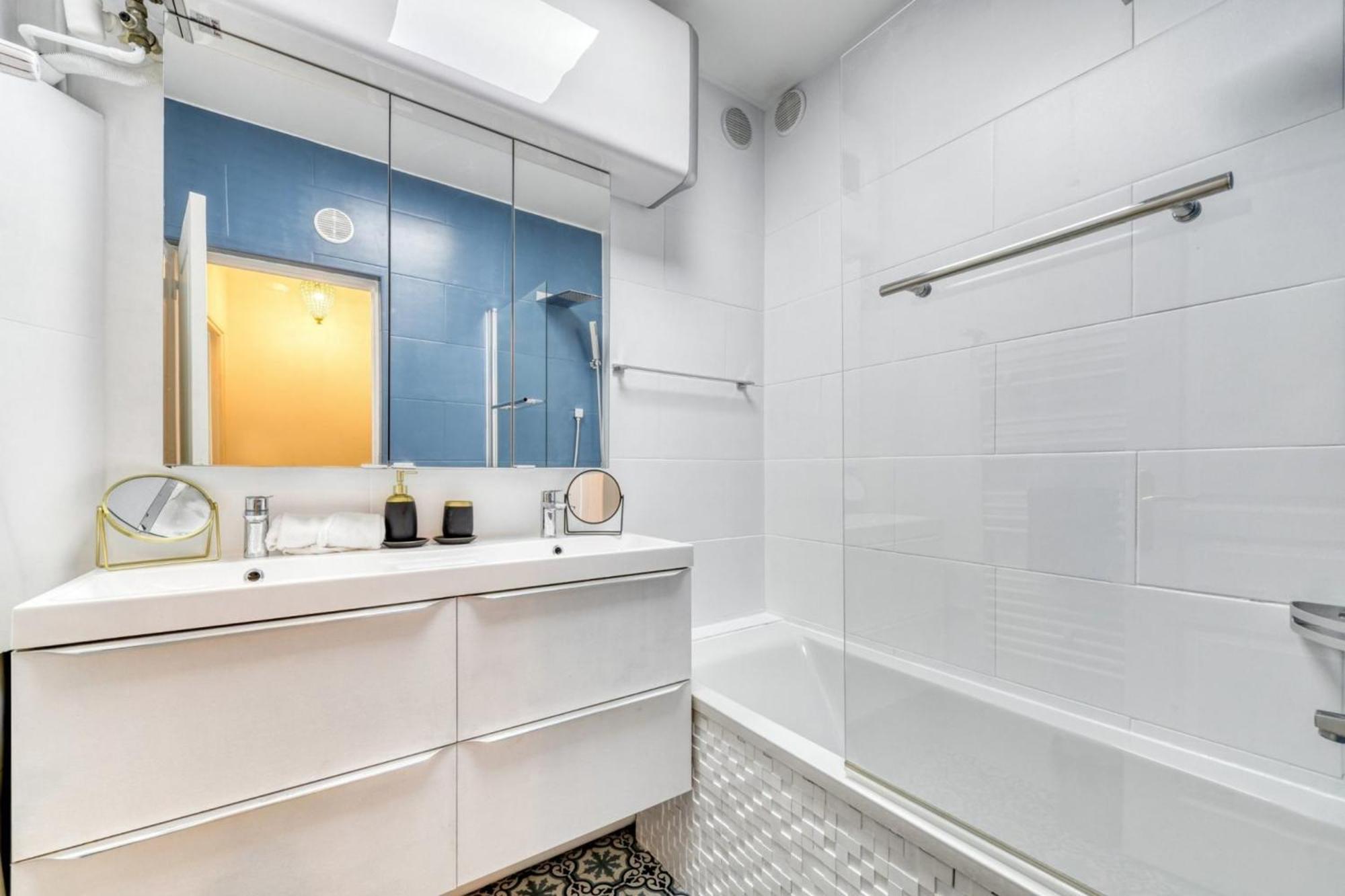 Appartement Grand Champs Elysees De Gamme 8pers Metro Wifi